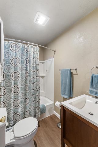 1052 E Apricot Avenue, Tulare, CA 93274