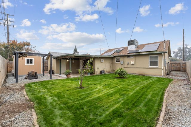 1052 E Apricot Avenue, Tulare, CA 93274