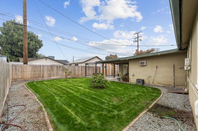 1052 E Apricot Avenue, Tulare, CA 93274