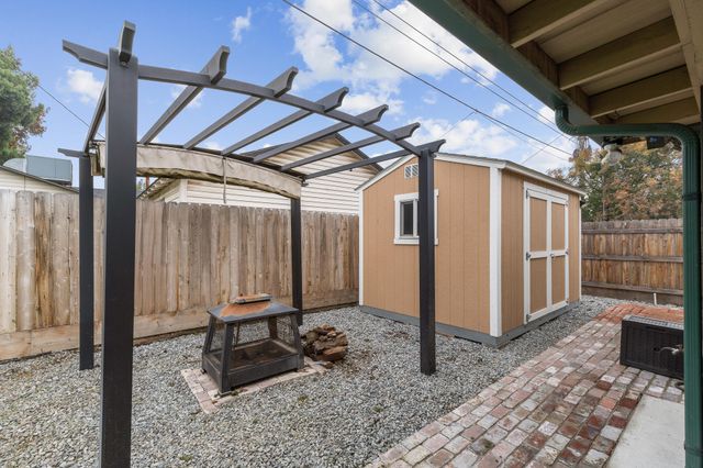 1052 E Apricot Avenue, Tulare, CA 93274