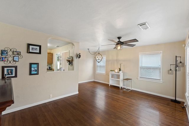 1052 E Apricot Avenue, Tulare, CA 93274