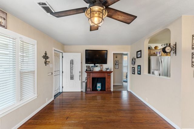 1052 E Apricot Avenue, Tulare, CA 93274