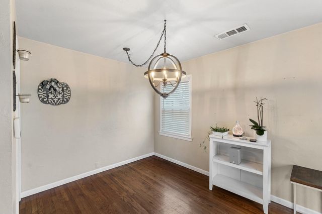 1052 E Apricot Avenue, Tulare, CA 93274