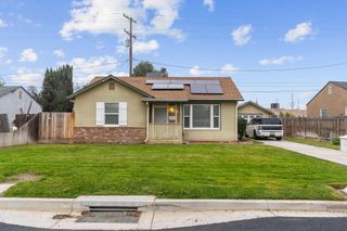 1052 E Apricot Avenue, Tulare, CA 93274