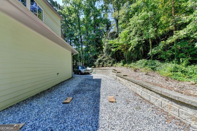 6173 Pine Circle, Flowery Branch, GA 30542
