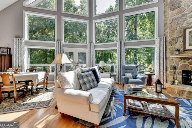 6173 Pine Circle, Flowery Branch, GA 30542