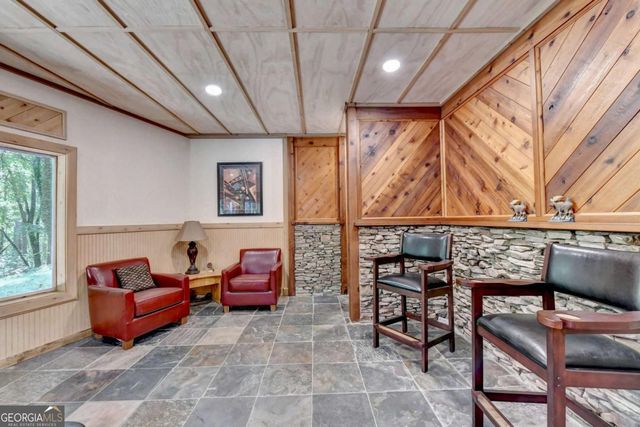 6173 Pine Circle, Flowery Branch, GA 30542