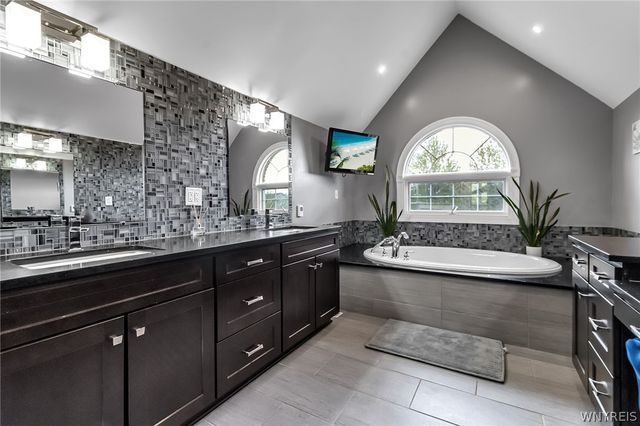 8154 Golden Oak Circle, Clarence, NY 14221