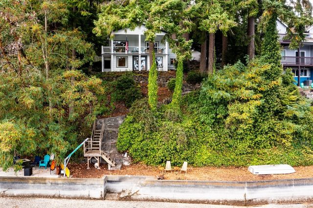 2008 Madrona Point Drive, Bremerton, WA 98312