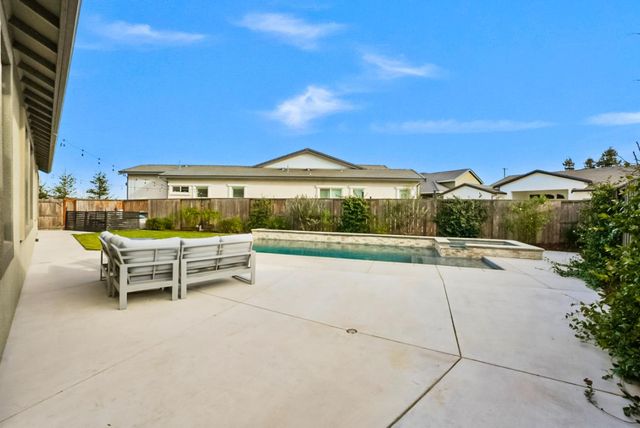 2513 Feathermint Ln, Turlock, CA 95382