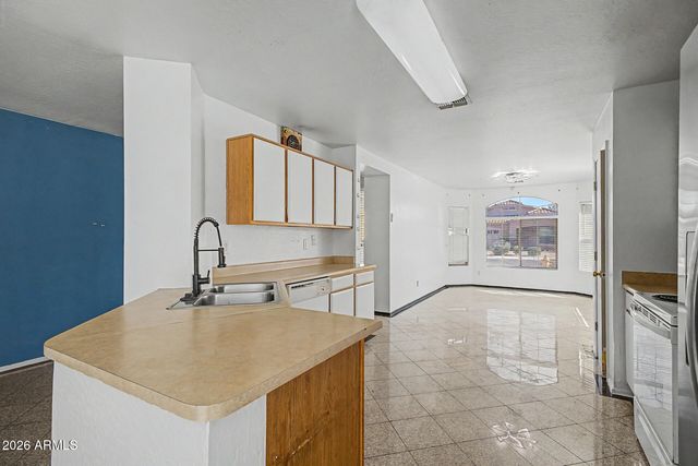 3222 W APOLLO Road, Phoenix, AZ 85041