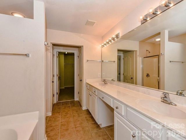 9043 Mcalwaine Preserve Avenue, Charlotte, NC 28277