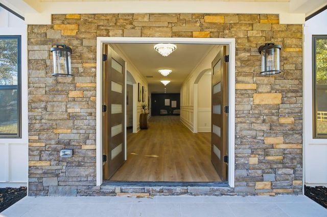 1755 SNAPFINGER Road, Decatur, GA 30032