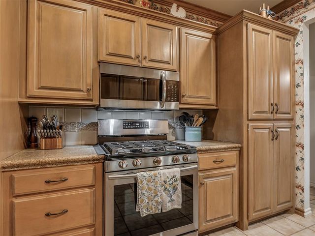 1804 Duckhawk Court, Edmond, OK 73003