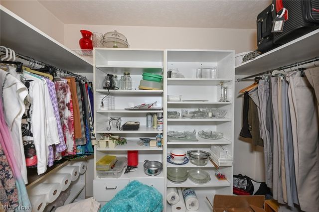 9083 Woodcrest Drive, Brecksville, OH 44141