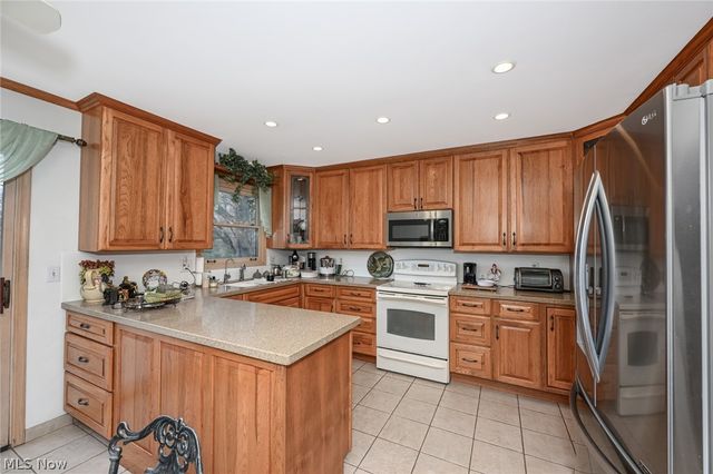 9083 Woodcrest Drive, Brecksville, OH 44141