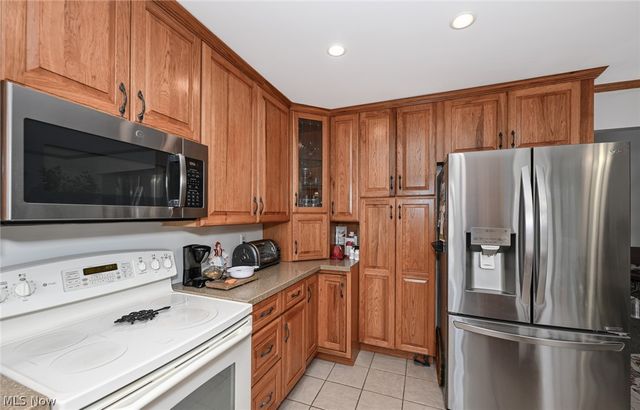 9083 Woodcrest Drive, Brecksville, OH 44141