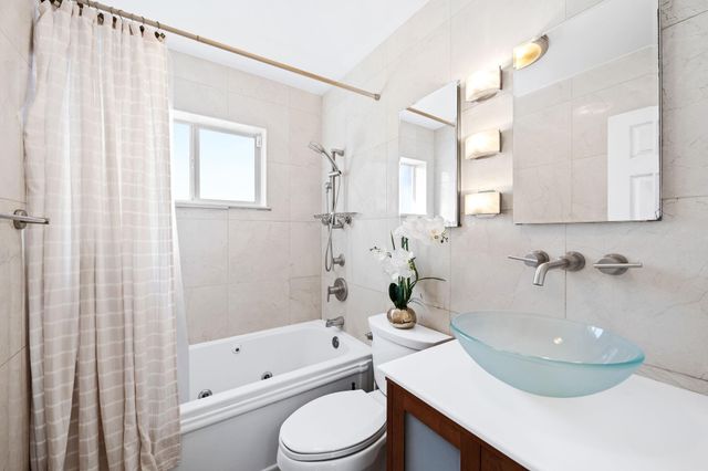 2152 NE 62nd Street, Fort Lauderdale, FL 33308