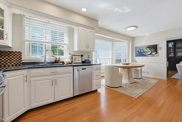 50 Meadowlark Dr, Seekonk, MA 02771