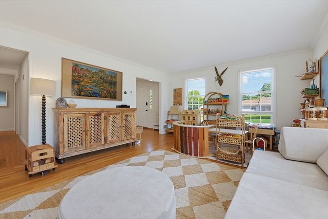 50 Meadowlark Dr, Seekonk, MA 02771