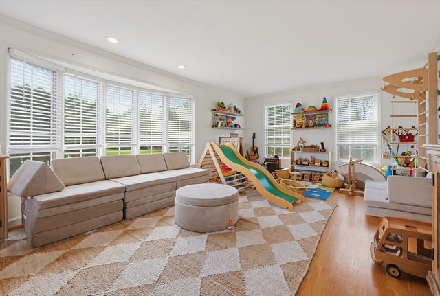 50 Meadowlark Dr, Seekonk, MA 02771