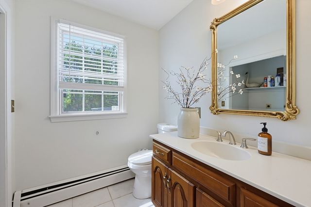 50 Meadowlark Dr, Seekonk, MA 02771