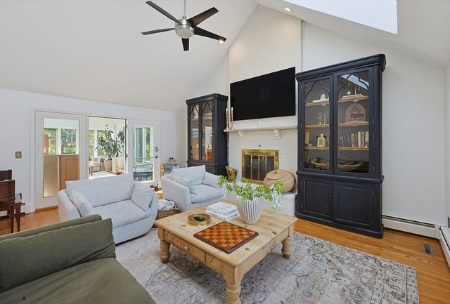 50 Meadowlark Dr, Seekonk, MA 02771