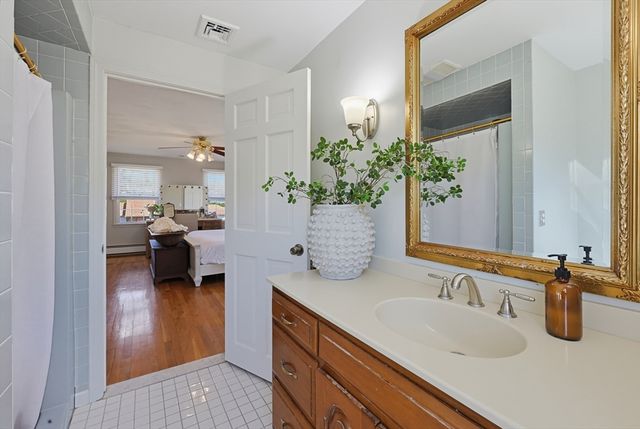 50 Meadowlark Dr, Seekonk, MA 02771