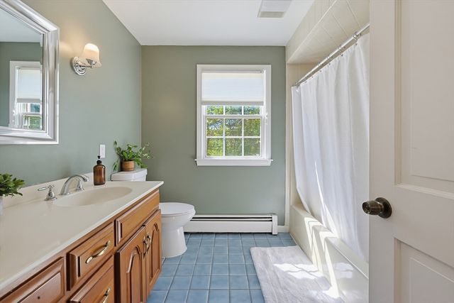 50 Meadowlark Dr, Seekonk, MA 02771