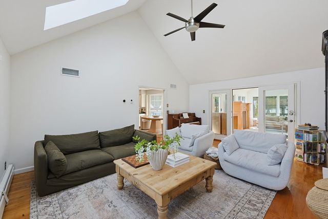 50 Meadowlark Dr, Seekonk, MA 02771