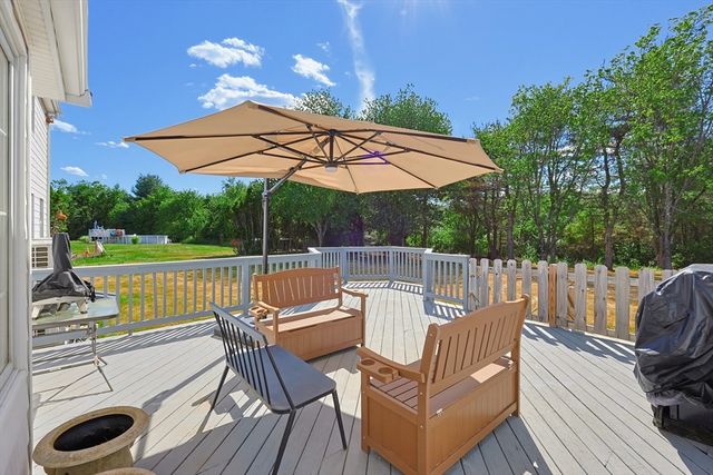 50 Meadowlark Dr, Seekonk, MA 02771