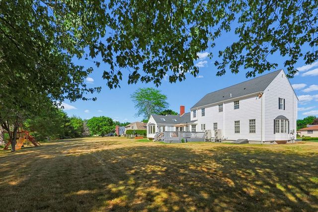 50 Meadowlark Dr, Seekonk, MA 02771