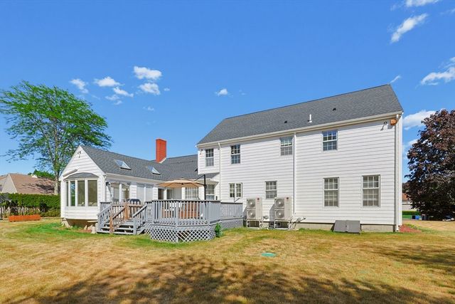 50 Meadowlark Dr, Seekonk, MA 02771