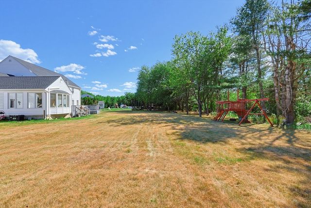 50 Meadowlark Dr, Seekonk, MA 02771