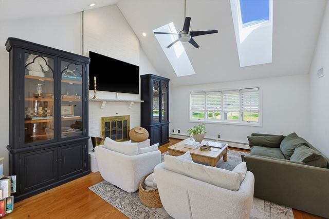 50 Meadowlark Dr, Seekonk, MA 02771