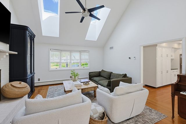 50 Meadowlark Dr, Seekonk, MA 02771