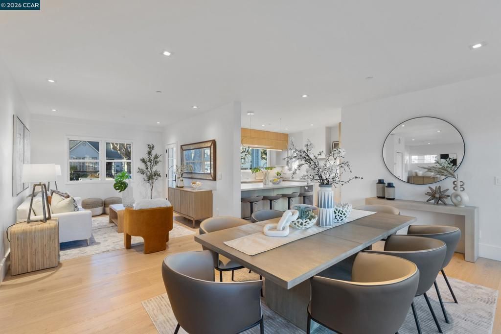 Image 15 of property listing at 524 Oak Grove Ave., Burlingame, CA 94010