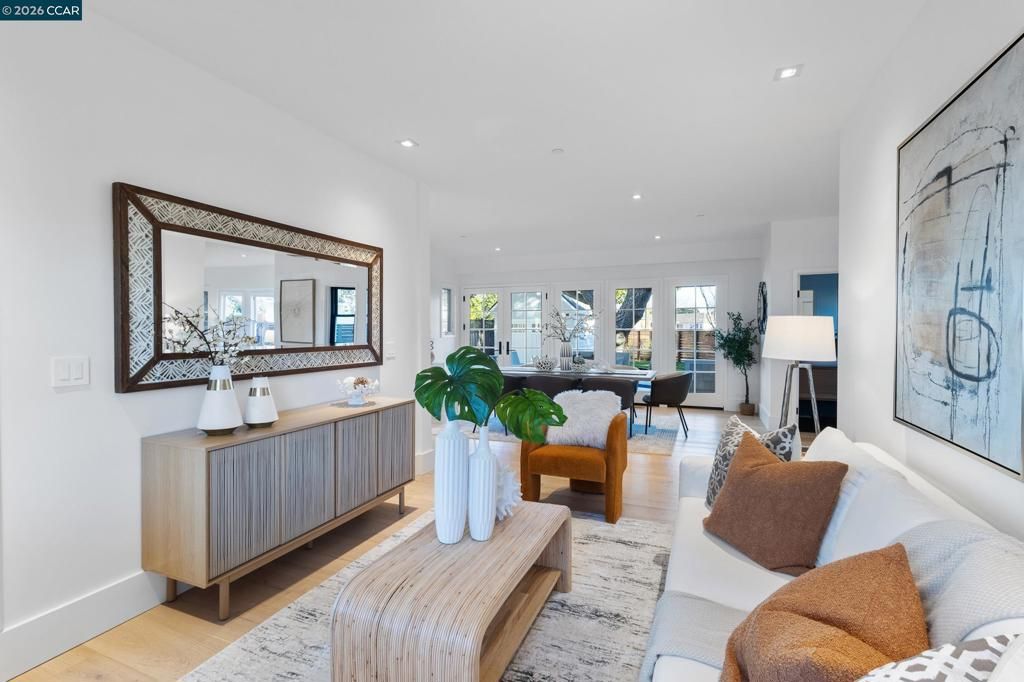 Image 17 of property listing at 524 Oak Grove Ave., Burlingame, CA 94010
