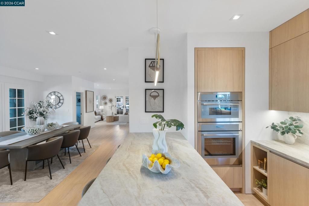 Image 20 of property listing at 524 Oak Grove Ave., Burlingame, CA 94010