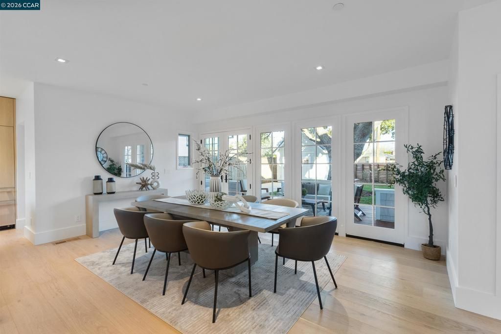 Image 26 of property listing at 524 Oak Grove Ave., Burlingame, CA 94010