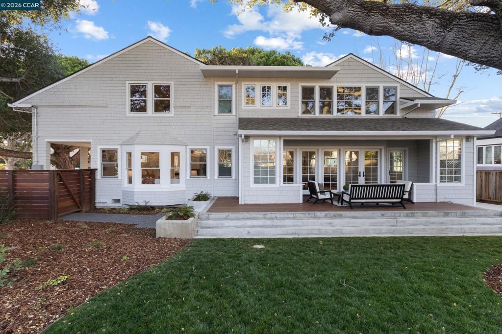 Image 28 of property listing at 524 Oak Grove Ave., Burlingame, CA 94010
