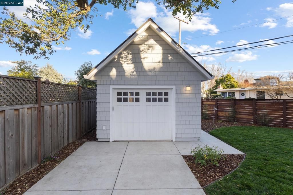 Image 30 of property listing at 524 Oak Grove Ave., Burlingame, CA 94010