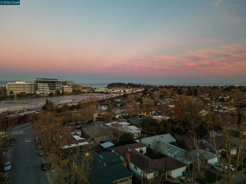 Image 33 of property listing at 524 Oak Grove Ave., Burlingame, CA 94010