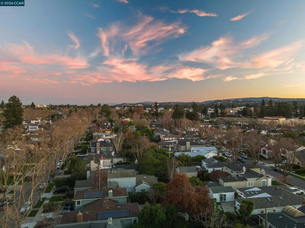 Image 34 of property listing at 524 Oak Grove Ave., Burlingame, CA 94010