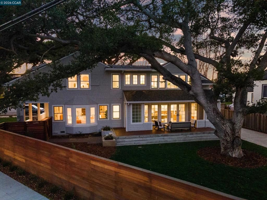 Image 38 of property listing at 524 Oak Grove Ave., Burlingame, CA 94010