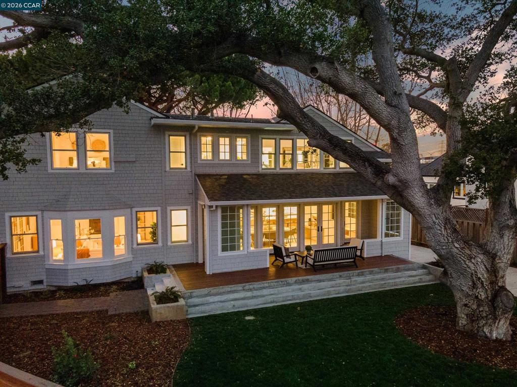 Image 4 of property listing at 524 Oak Grove Ave., Burlingame, CA 94010