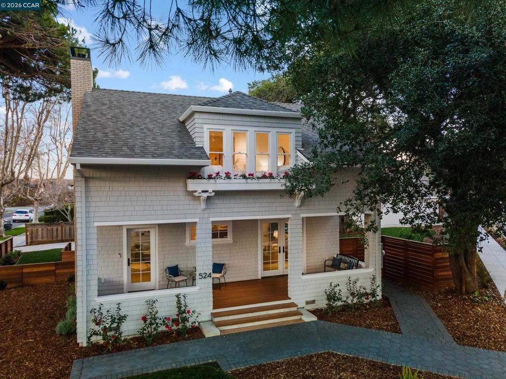 Image 5 of property listing at 524 Oak Grove Ave., Burlingame, CA 94010