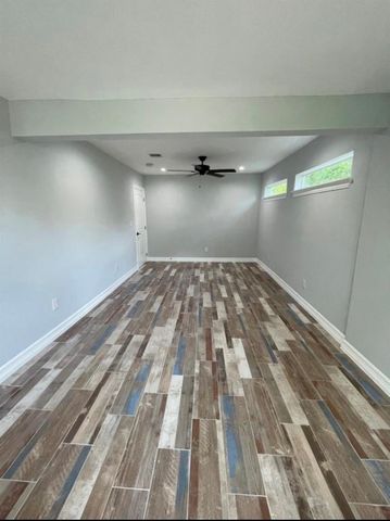 425 Plymouth Street, Houston, TX 77022