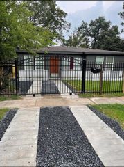 425 Plymouth Street, Houston, TX 77022