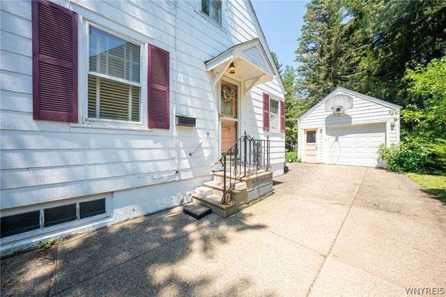 44 Beverly Place, Hamburg, NY 14075